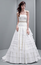 Load image into Gallery viewer, Vera Wang White &#39;A line Drop Waist&#39; size 10 new wedding dress front view on model

