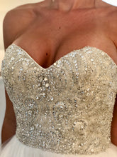 Load image into Gallery viewer, Wtoo &#39;Dawn 16205&#39; size 4 new wedding dress front view on bride

