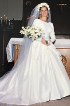 Load image into Gallery viewer, Amsale &#39;Princess&#39; size 4 used wedding dress front view on bride
