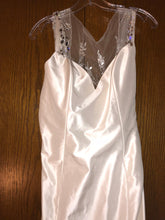 Load image into Gallery viewer, Isabelle Armstrong &#39;Helena&#39; size 10 new wedding dress front view close up
