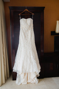 Allure '8917' size 16 used wedding dress front view on hanger