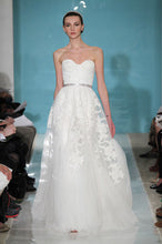 Load image into Gallery viewer, Reem Acra &#39;Heavenly Lace&#39; - Reem Acra - Nearly Newlywed Bridal Boutique - 1
