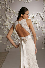 Load image into Gallery viewer, Jim Hjelm &#39;8011&#39; - Jim Hjelm - Nearly Newlywed Bridal Boutique - 3
