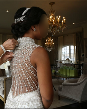 Load image into Gallery viewer, Stephen Yearick &#39;14196&#39; size 4 used wedding dress back view on bride
