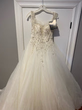 Load image into Gallery viewer, Maggie Sottero &#39;Iris 7MZ342&#39;
