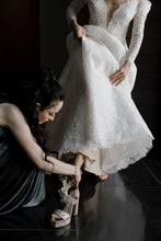 Load image into Gallery viewer, Monique Lhuillier &#39;Lovely Gown &amp; Veil&#39;
