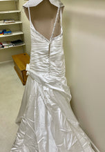 Load image into Gallery viewer, Allure Bridals &#39;8750&#39;
