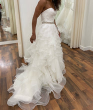 Load image into Gallery viewer, Allure Bridals &#39;8955&#39;
