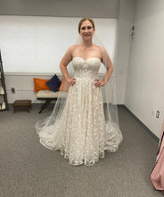 Load image into Gallery viewer, Private Label Collection &#39;Strapless Sweetheart Ball Gown&#39;
