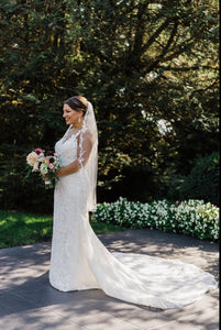 La Sposa 'Hacine' size 8 used wedding dress side view on bride