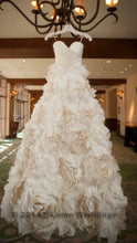 Load image into Gallery viewer, Monique Lhuillier &#39;Sunday Rose&#39; - Monique Lhuillier - Nearly Newlywed Bridal Boutique - 2
