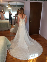 Load image into Gallery viewer, Sincerity &#39;3835&#39; - Sincerity - Nearly Newlywed Bridal Boutique - 4
