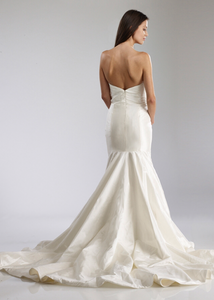 Tulle 'Scarlett' size 4 used wedding dress back view on model