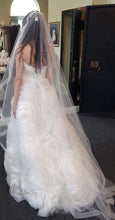 Load image into Gallery viewer, Monique Lhuillier Bliss #1206 - Monique Lhuillier - Nearly Newlywed Bridal Boutique - 1
