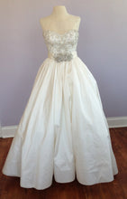 Load image into Gallery viewer, Anne Barge &#39;Antoinette&#39; - Anne Barge - Nearly Newlywed Bridal Boutique - 3
