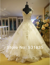 Load image into Gallery viewer, Custom &#39;Chellen&#39; size 6 used wedding dress front view on mannequin
