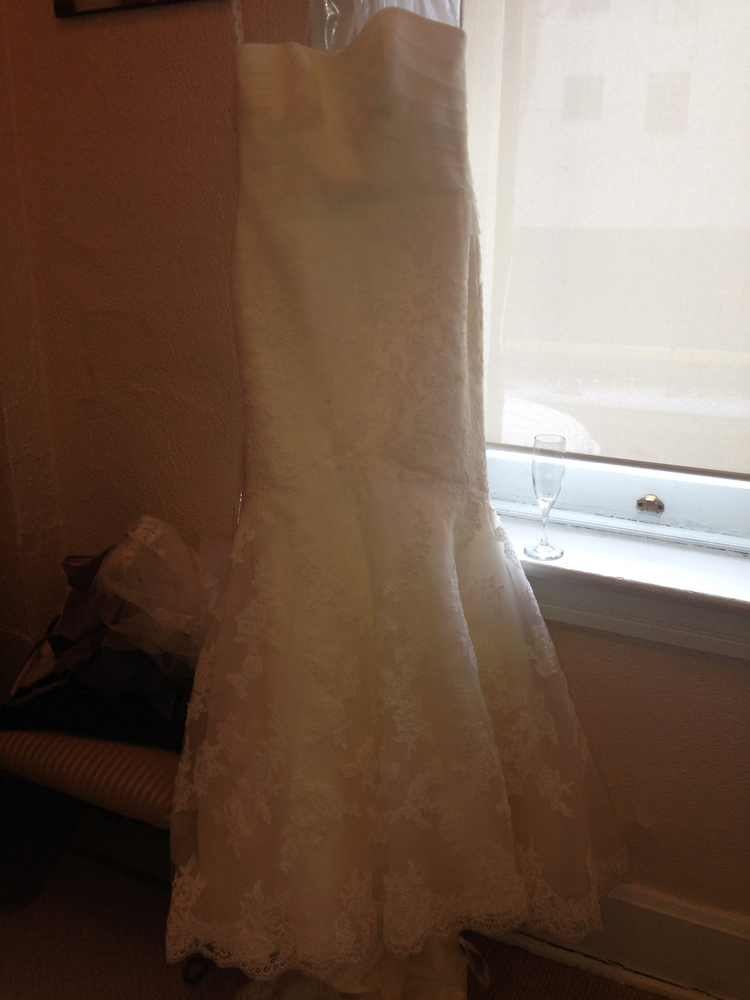 Enzoani 'Elin' size 4 new wedding dress front view on hanger