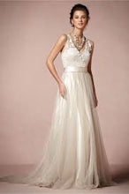 Load image into Gallery viewer, BHLDN &#39;Onyx&#39; size 4 new wedding dress front view on model
