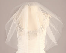 Load image into Gallery viewer, Monique Lhuillier &#39;Rhianna&#39; - Monique Lhuillier - Nearly Newlywed Bridal Boutique - 2
