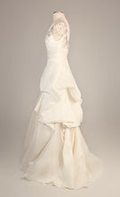 Load image into Gallery viewer, Monique Lhuillier &#39;Rhianna&#39; - Monique Lhuillier - Nearly Newlywed Bridal Boutique - 3
