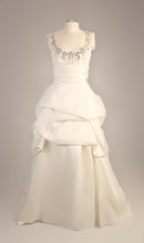 Load image into Gallery viewer, Monique Lhuillier &#39;Rhianna&#39; - Monique Lhuillier - Nearly Newlywed Bridal Boutique - 4

