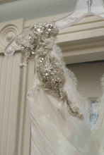 Load image into Gallery viewer, Jenny Packham &#39;Minerva&#39; - Jenny Packham - Nearly Newlywed Bridal Boutique - 3
