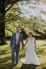 Load image into Gallery viewer, Rue De Seine &#39;Lark&#39; size 4 used wedding dress front view on bride
