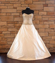 Load image into Gallery viewer, Kenneth Pool &#39;Luna&#39; size 8 sample wedding dress front view on mannequin
