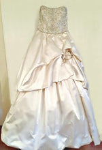 Load image into Gallery viewer, Kenneth Pool  &#39;Alessandra&#39; - Kenneth Pool - Nearly Newlywed Bridal Boutique - 4
