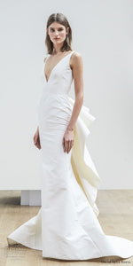 Oscar de la Renta 'Landon' size 8 used wedding dress front view on model