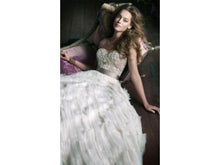 Load image into Gallery viewer, Lazaro &#39;3063&#39; size 6 used wedding dress front view on model
