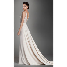 Load image into Gallery viewer, Lazaro &#39;3554&#39; size 2 used wedding dress back view on model
