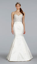 Load image into Gallery viewer, Lazaro &#39;3404&#39; size 8 used wedding dress front view on model
