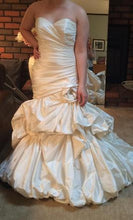 Load image into Gallery viewer, Lea Ann Belter &#39;Courtney&#39; - Lea Ann Belter - Nearly Newlywed Bridal Boutique - 1
