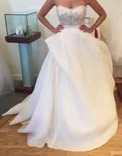 Load image into Gallery viewer, Monique Lhuillier &#39;Lenin Skirt&#39; - Monique Lhuillier - Nearly Newlywed Bridal Boutique - 3
