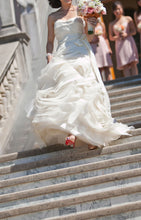 Load image into Gallery viewer, Vera Wang &#39;Erica&#39; size 0 used wedding dress front view on bride
