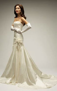 Melissa Sweet 'Mila' size 2 new wedding dress side view on model