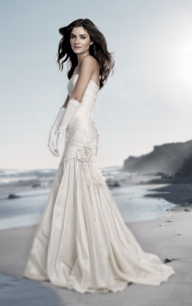 Melissa Sweet 'Mila' size 6 new wedding dress side view on model