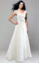 Load image into Gallery viewer, Modern Trousseau &#39;Honey&#39; size 12 used wedding dress front view on model
