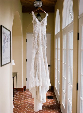Monique Lhuillier 'Calla' size 4 new wedding dress front view on hanger