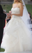 Load image into Gallery viewer, Monique Lhuillier &#39;Hazel&#39; - Monique Lhuillier - Nearly Newlywed Bridal Boutique - 4
