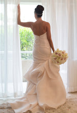 Load image into Gallery viewer, Monique Lhuillier &#39;Madison&#39; - Monique Lhuillier - Nearly Newlywed Bridal Boutique - 6
