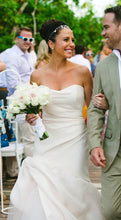 Load image into Gallery viewer, Monique Lhuillier &#39;Madison&#39; - Monique Lhuillier - Nearly Newlywed Bridal Boutique - 2
