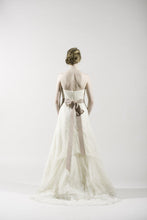 Load image into Gallery viewer, Vera Wang Ivory Lace Organza Gown - Vera Wang - Nearly Newlywed Bridal Boutique - 3
