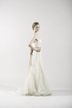 Load image into Gallery viewer, Vera Wang Ivory Lace Organza Gown - Vera Wang - Nearly Newlywed Bridal Boutique - 2
