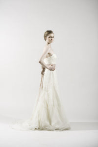 Vera Wang Ivory Lace Organza Gown - Vera Wang - Nearly Newlywed Bridal Boutique - 2