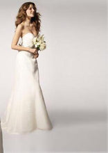 Load image into Gallery viewer, Amsale &#39;R103G&#39; size 4 sample wedding dress front view on model
