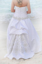 Load image into Gallery viewer, Oleg Cassini style CT314 - Oleg Cassini - Nearly Newlywed Bridal Boutique - 2
