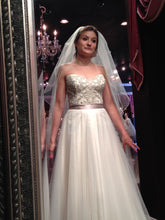Load image into Gallery viewer, Winnie Couture &#39;Sydelle&#39; - Winnie Couture - Nearly Newlywed Bridal Boutique - 4
