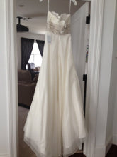 Load image into Gallery viewer, Monique Lhuillier &#39;Bliss&#39; 0902 Wedding Dress - Monique Lhuillier - Nearly Newlywed Bridal Boutique - 4
